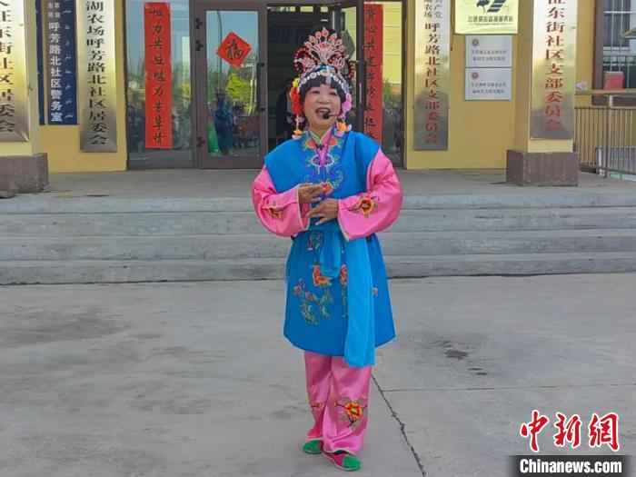 當(dāng)?shù)赝ㄟ^(guò)迷糊戲展現(xiàn)當(dāng)代生活?！》疾莺r(nóng)場(chǎng)供圖