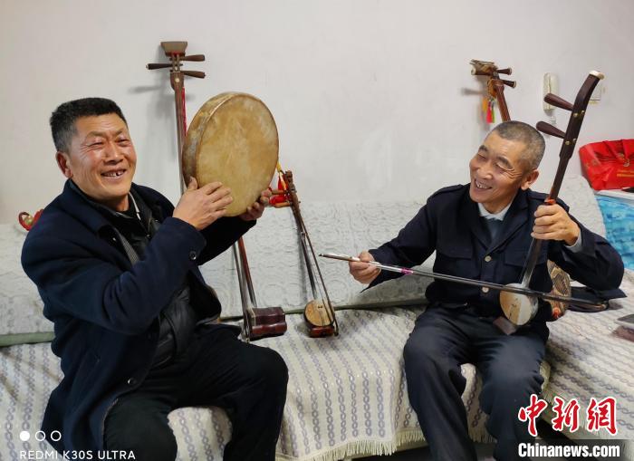 狄家人一代傳一代，將迷糊戲作為看家本事傳下來(lái)?！±钊A北 攝